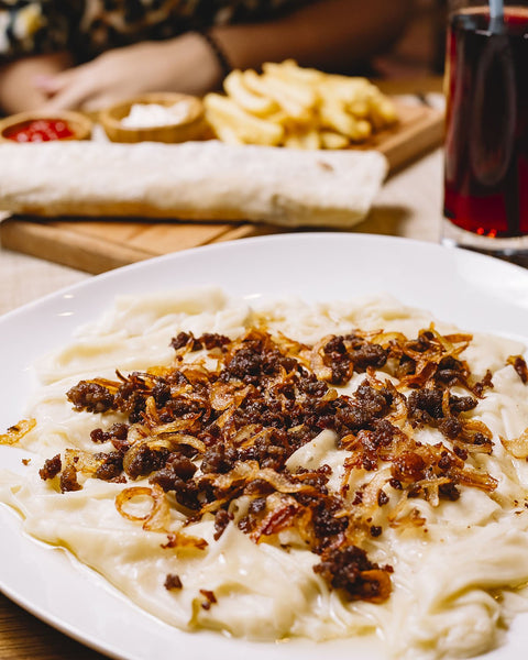 Tiroler Käsespätzle mit Speck – deftig und lecker - TIROLISH